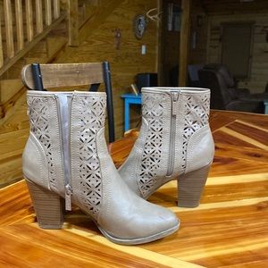 Breckelle’s Ankle Boots